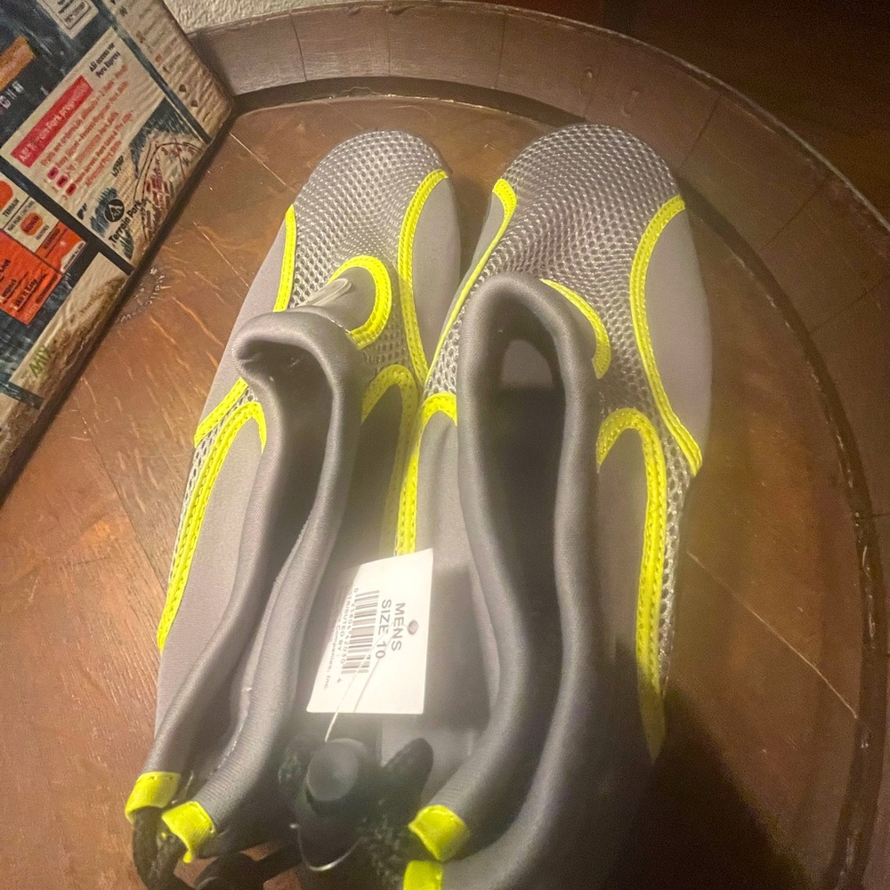 Men’s Ecsa Water Shoes Size 10